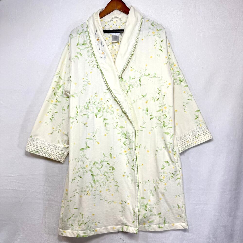 Vintage Y2K Retro Earth Angels Large White‎ Floral Embroidered Robe Tied Grandma